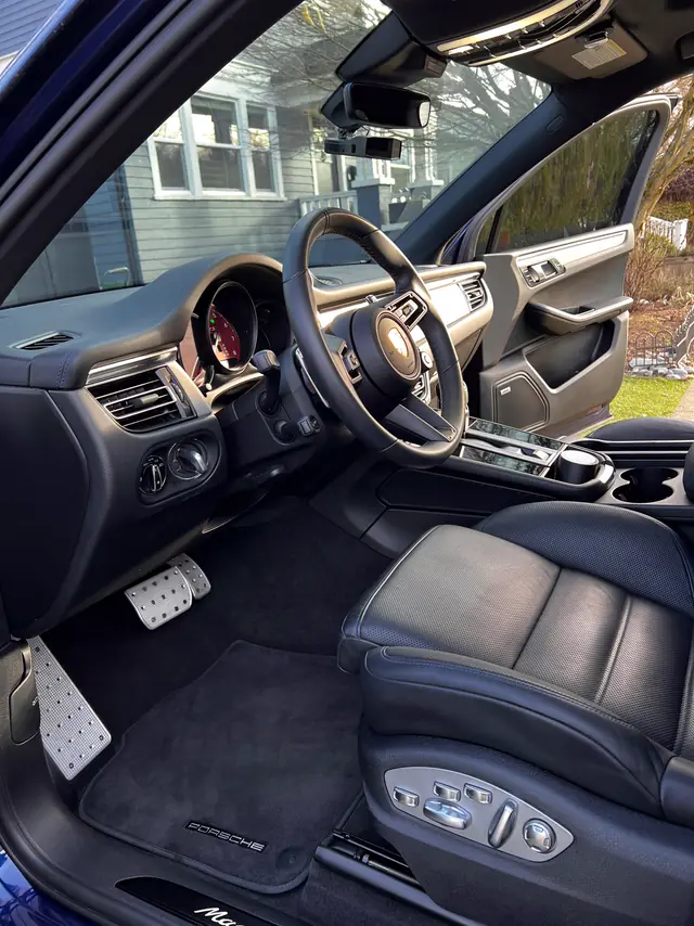 Porsche Macan GTS front cabin after: clean mats, wiped dash and seats.