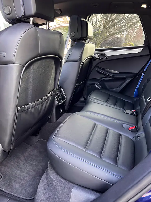 Porsche Macan GTS rear seats after: clean leather and carpet.